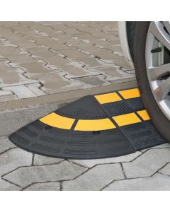 Heavy Duty Kerb Ramp 100mm High with 2 Corner Sections | Black with Yellow Reflective Panels